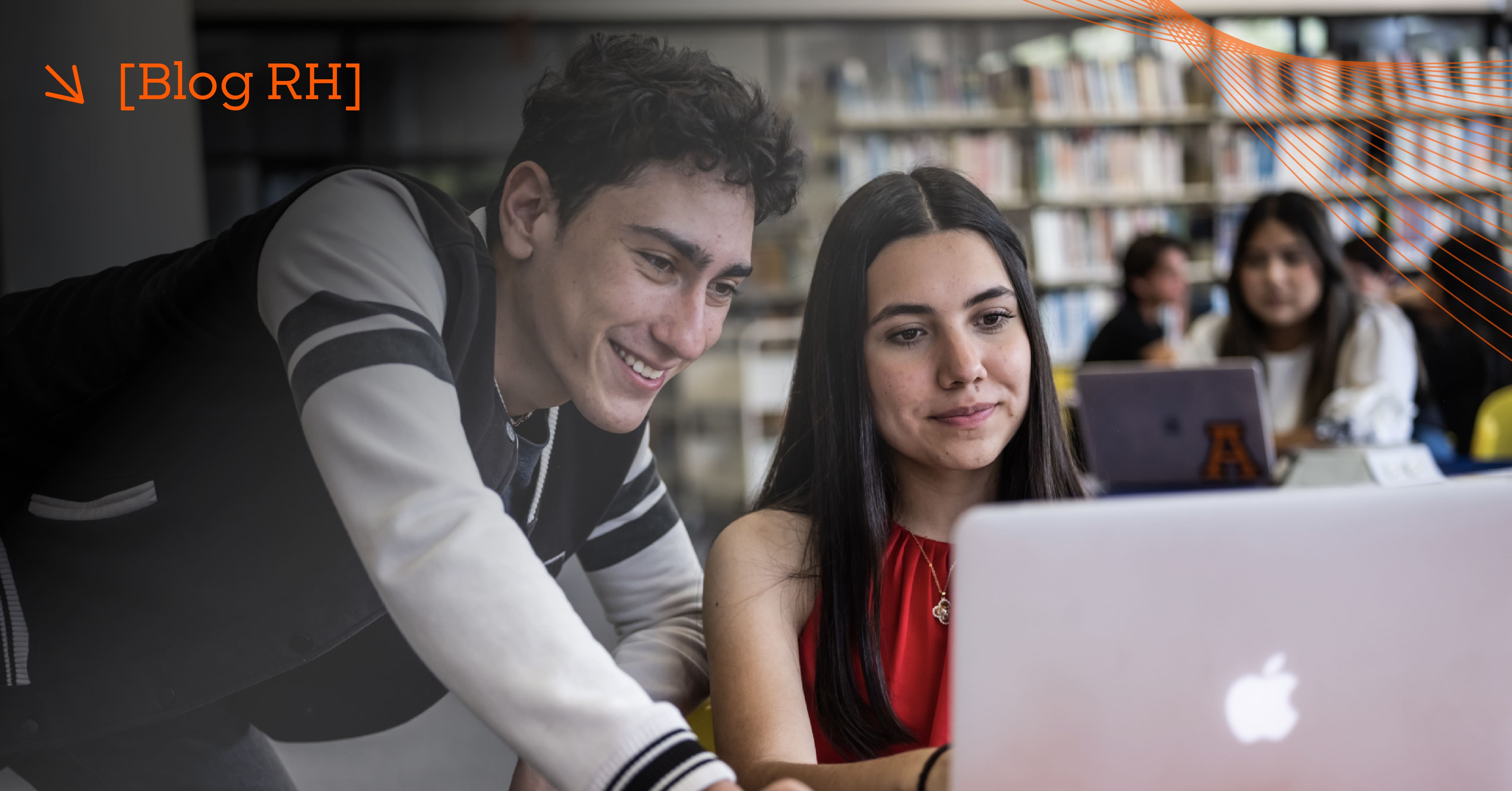 estudiantes de la anahuac realizando su curriculum