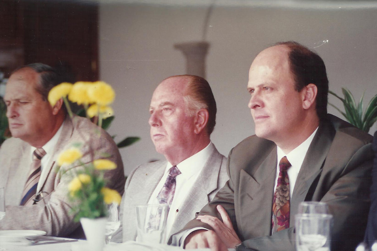 3 / 17 - - 1993, Arturo Aguayo y Alberto Barrenechea en la comida de bienvenida.