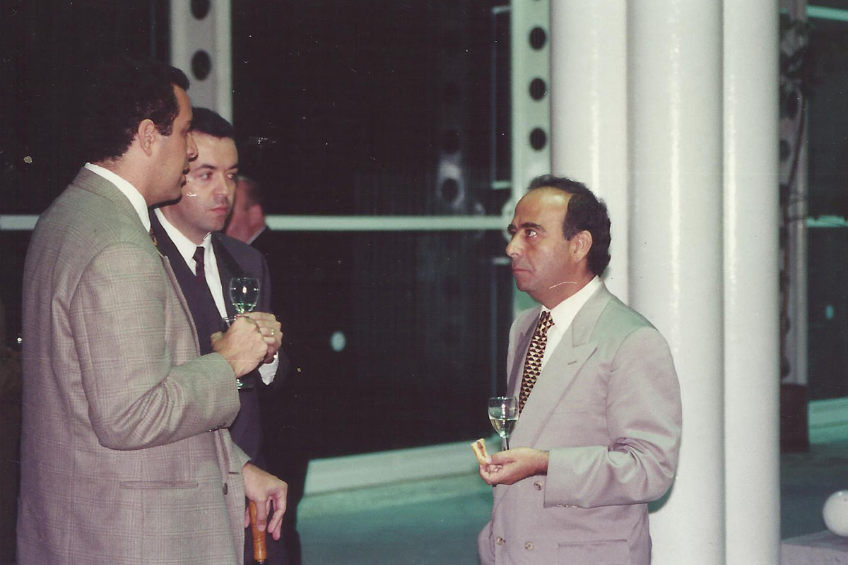 4 / 17 - - 1993, Sr. Alfredo Chedraui, presidente del patronato en el cóctel de apertura.