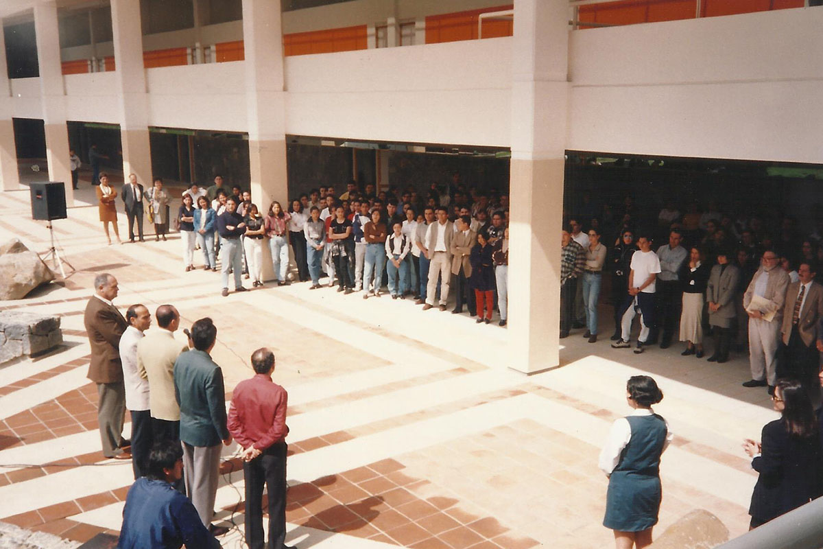 12 / 17 - - 1997, Patronato entrega las nuevas instalaciones.
