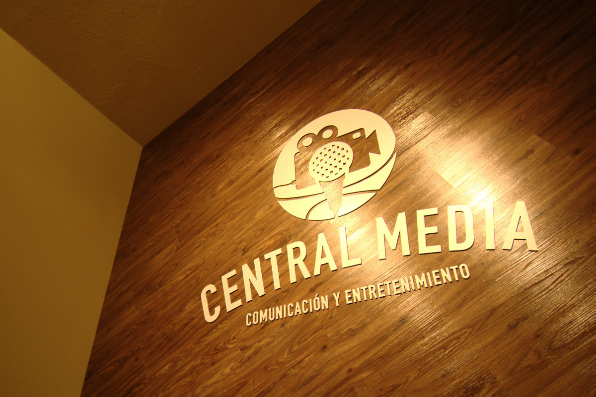 1 / 11 - Central Media