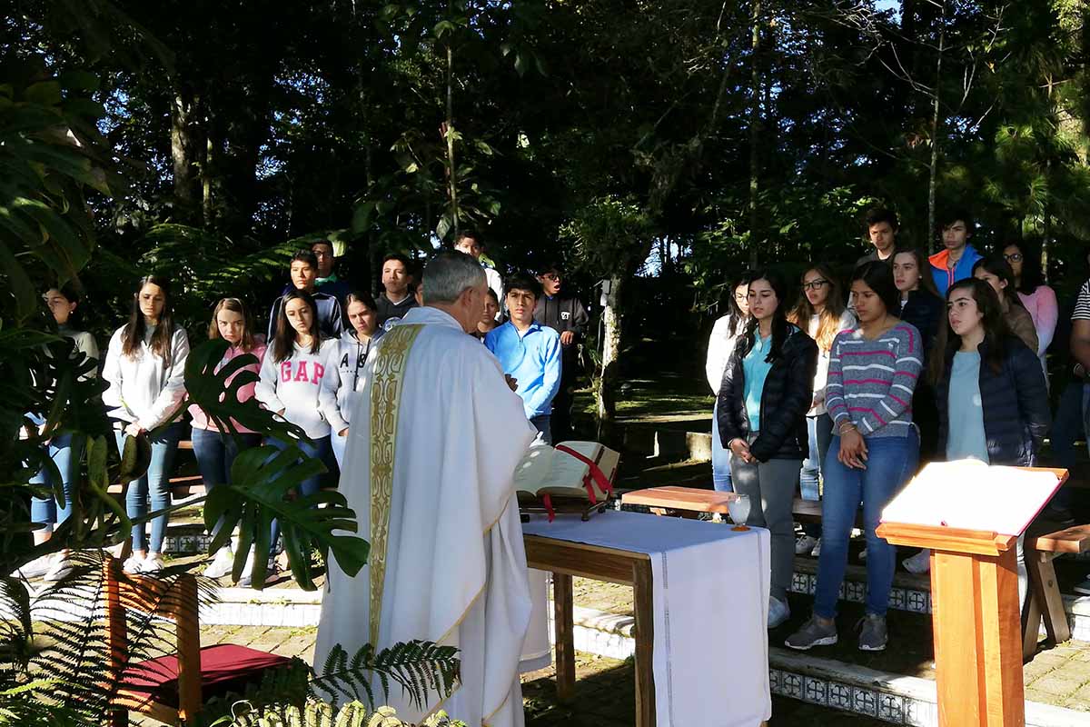 6 / 7 - El P. Guillermo Romo L.C. en celebración eucarística con los alumnos de Prepa.